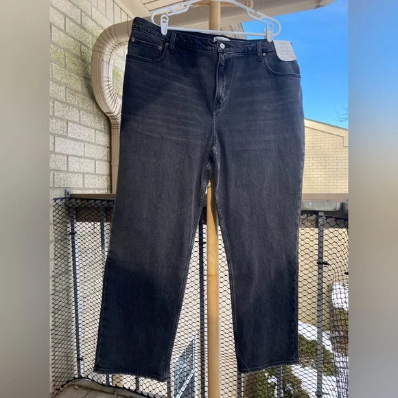 A&F Ultra High Rise The 90s Straight Leg Black Jeans Size 35 Plus Size 20 Short - Picture 3 of 13